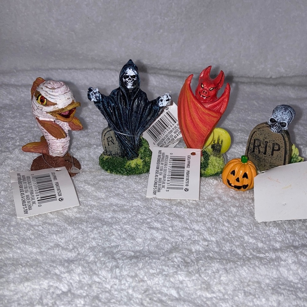 Penn Plax Halloween Vampire Bat Aquarium Bowl Ornament Decoration Small 2.5 Inch